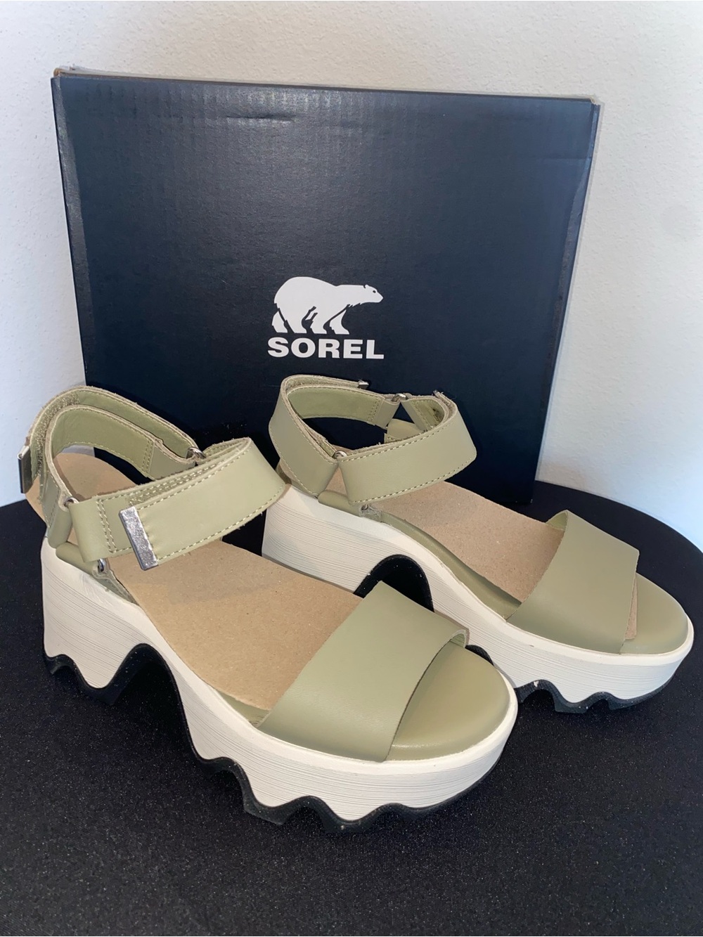 SOREL Women's Olive Kinetic Aura Sandals